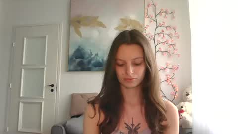 lilycandy_ online show from June 19, 2026, 9:46 am