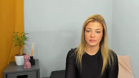 Lily online show from December 8, 2024, 10:47 pm