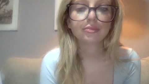 Snapshot of lilymae98 chatting on December 4, 2024, 8:29 pm LilyMae online show from December 4, 2024, 8:29 pm