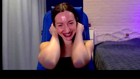 Lily online show from November 23, 2025, 6:13 am