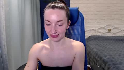 Lily online show from April 21, 2026, 8:20 am