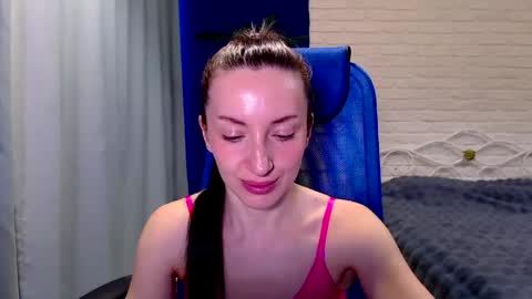 Lily online show from June 1, 2026, 9:33 am