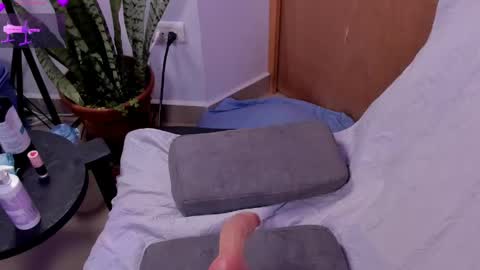 Snapshot of lilyrobertts chatting on May 29, 2026, 5:22 pm Lily Roberts online show from May 29, 2026, 5:22 pm