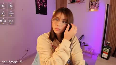 Snapshot of lilyrouse_ chatting on October 27, 2025, 4:27 am lily help me to collect more cosplay online show from October 27, 2025, 4:27 am