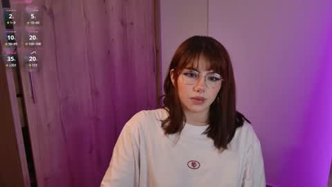 Snapshot of lilyrouse_ chatting on December 4, 2025, 5:06 am lily help me to collect more cosplay online show from December 4, 2025, 5:06 am