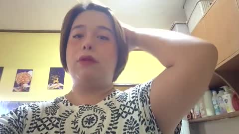 Snapshot of lilysette chatting on May 18, 2026, 7:58 am lilysette online show from May 18, 2026, 7:58 am