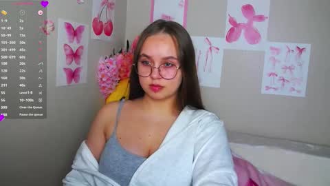 Snapshot of lilysweet13 chatting on September 26, 2025, 9:46 am Lily online show from September 26, 2025, 9:46 am