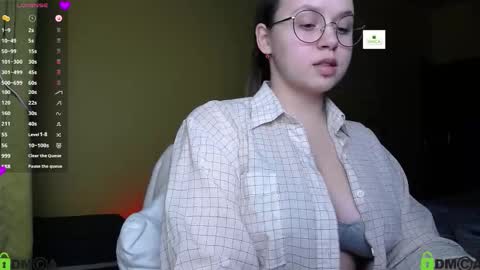 Snapshot of lilysweet13 chatting on October 19, 2025, 12:06 pm Lily online show from October 19, 2025, 12:06 pm