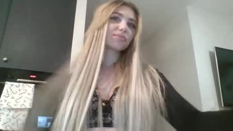 Snapshot of lilysweetgirl chatting on March 2, 2026, 7:32 pm Lily online show from March 2, 2026, 7:32 pm