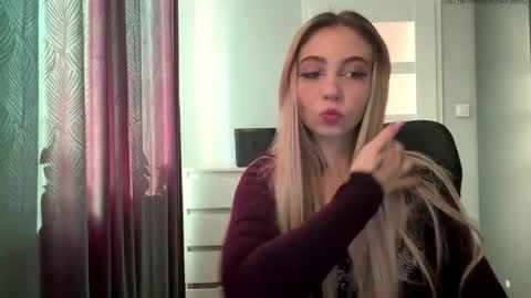 Lily online show from May 25, 2026, 4:35 pm