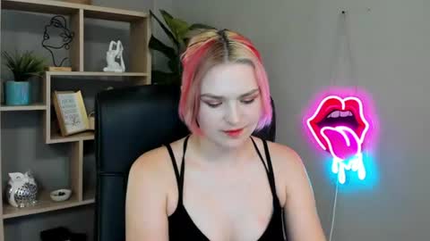 Snapshot of lilysweetxo chatting on June 24, 2026, 1:54 pm Lily online show from June 24, 2026, 1:54 pm