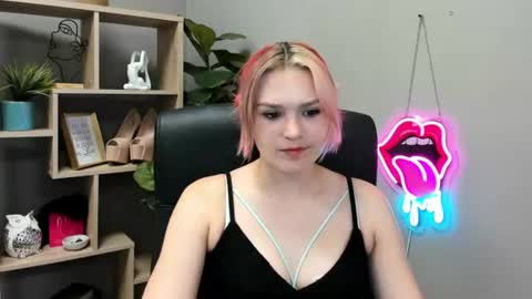 Snapshot of lilysweetxo chatting on June 28, 2026, 1:50 pm Lily online show from June 28, 2026, 1:50 pm