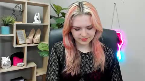 Snapshot of lilysweetxo chatting on July 4, 2026, 7:36 am Lily online show from July 4, 2026, 7:36 am