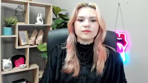 Snapshot of lilysweetxo chatting on July 6, 2026, 7:05 am Lily online show from July 6, 2026, 7:05 am