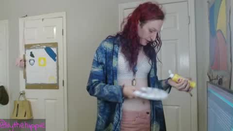 Snapshot of lilythehippie chatting on April 27, 2026, 7:01 pm lilythehippie online show from April 27, 2026, 7:01 pm