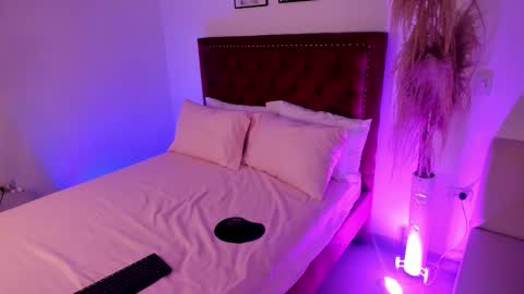 Snapshot of lilyy_joness chatting on February 17, 2026, 12:34 pm online show from February 17, 2026, 12:34 pm