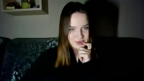 Snapshot of lilyygray chatting on October 24, 2025, 2:35 pm LilyyGray online show from October 24, 2025, 2:35 pm