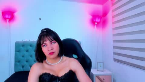  Lina Bedoya  online show from January 16, 2025, 11:37 am