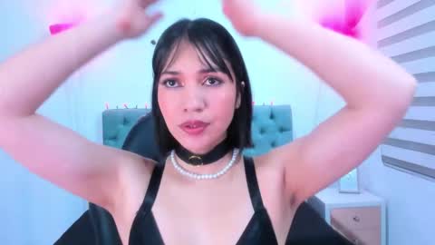  Lina Bedoya  online show from February 10, 2025, 11:57 am