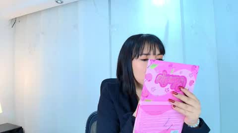  Lina Bedoya  online show from September 9, 2025, 11:32 am