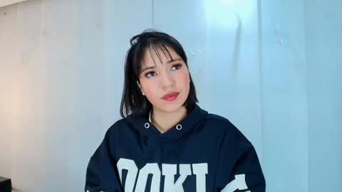  Lina Bedoya  online show from September 12, 2025, 11:32 am