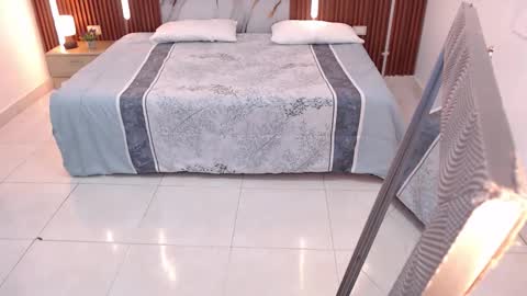 Lina online show from September 17, 2025, 12:07 pm