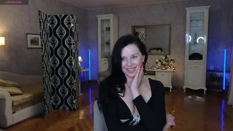 lina_flore online show from April 30, 2026, 8:37 pm