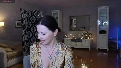 lina_flore online show from May 5, 2026, 8:17 pm