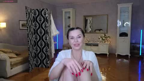 lina_flore online show from May 8, 2026, 8:14 pm