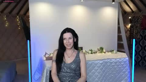 lina_flore online show from June 3, 2026, 9:31 pm