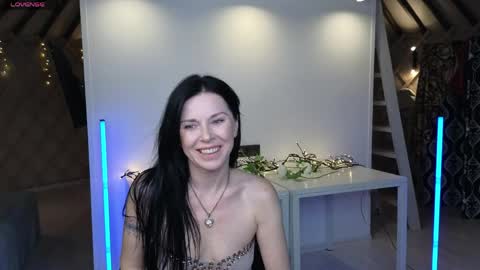 lina_flore online show from June 5, 2026, 10:15 pm