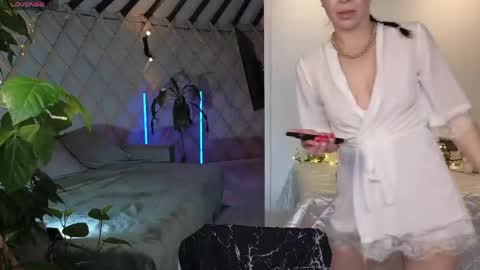 lina_flore online show from June 7, 2026, 9:18 pm