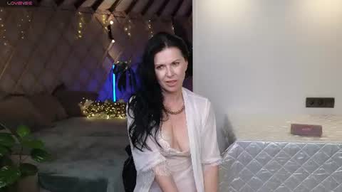 lina_flore online show from July 1, 2026, 9:03 pm