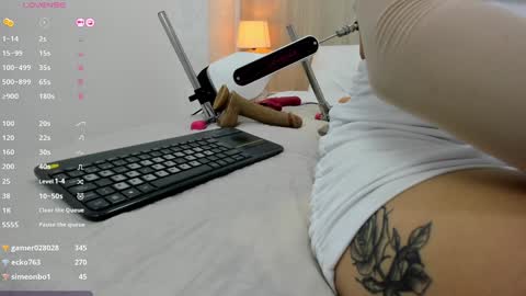 Snapshot of lina_garcia chatting on December 27, 2024, 2:22 pm   online show from December 27, 2024, 2:22 pm