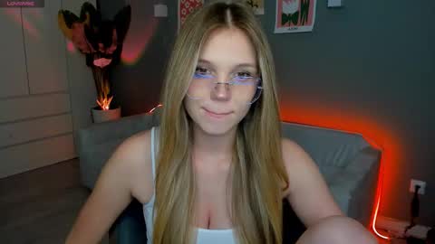 Snapshot of lina_korvin chatting on November 16, 2025, 1:17 pm Lina online show from November 16, 2025, 1:17 pm