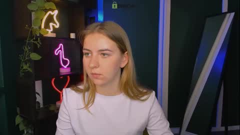 lina_moone online show from April 27, 2026, 12:14 pm
