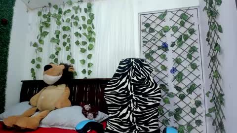 Snapshot of lina_paola chatting on December 18, 2024, 10:02 pm paola online show from December 18, 2024, 10:02 pm