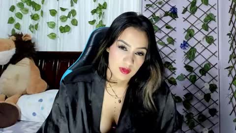 Snapshot of lina_paola chatting on February 20, 2025, 10:37 pm paola online show from February 20, 2025, 10:37 pm