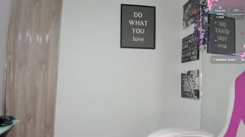 Snapshot of lina_sanchezih chatting on January 6, 2025, 2:47 pm LINA SANCHEZ online show from January 6, 2025, 2:47 pm