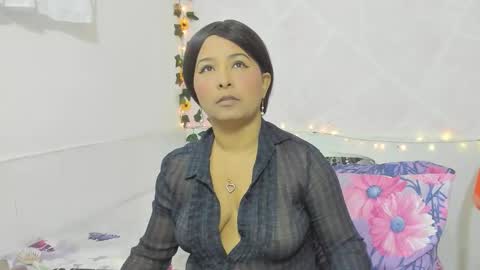 Snapshot of lina_sanchezih chatting on October 28, 2025, 1:03 pm LINA SANCHEZ online show from October 28, 2025, 1:03 pm