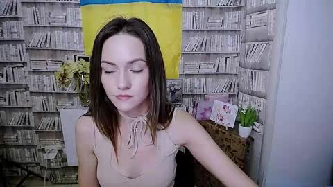 Lina online show from September 19, 2025, 5:53 am