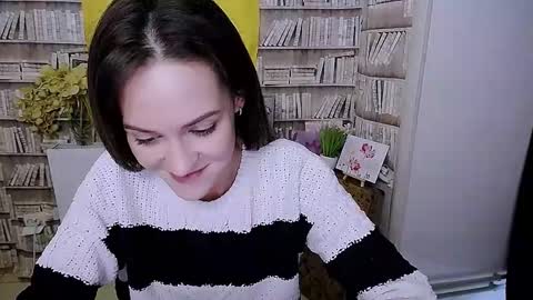 Lina online show from October 12, 2025, 8:24 am