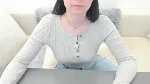 linabay2 online show from May 22, 2026, 6:09 am