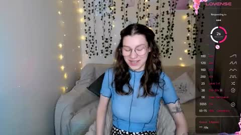 Snapshot of linablossom chatting on October 18, 2025, 3:31 am Lina online show from October 18, 2025, 3:31 am