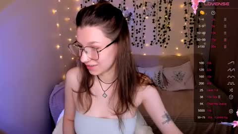 Snapshot of linablossom chatting on October 23, 2025, 3:17 am Lina online show from October 23, 2025, 3:17 am