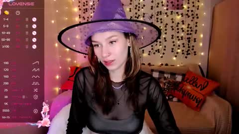 Snapshot of linablossom chatting on October 28, 2025, 9:24 am Lina online show from October 28, 2025, 9:24 am