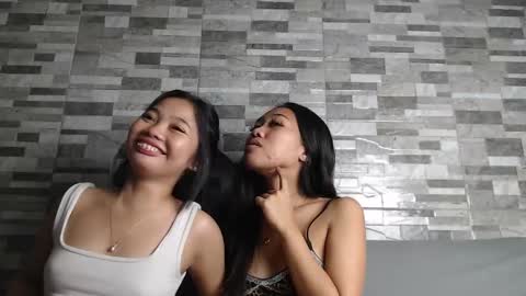 LinaDebie online show from November 16, 2025, 5:29 pm