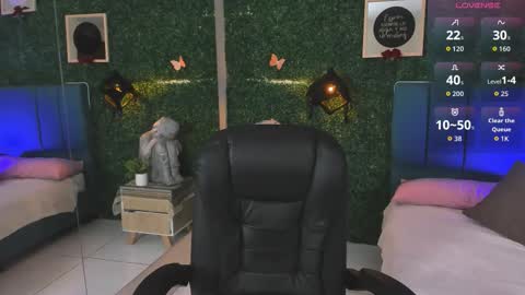 Lina  online show from November 6, 2025, 12:06 pm