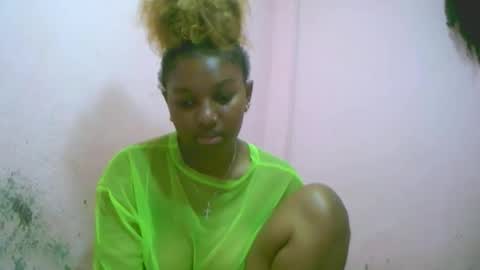 linah1123 online show from November 5, 2025, 4:56 am