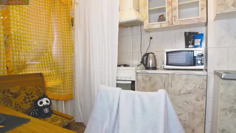 Lina online show from November 16, 2025, 7:47 am